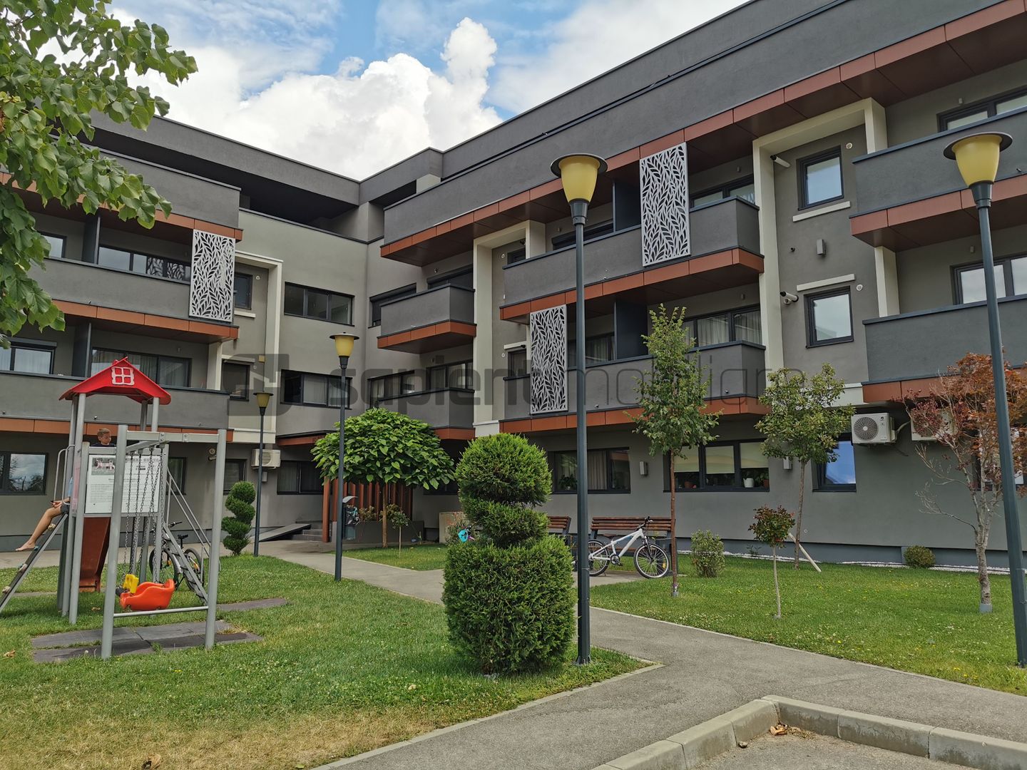 De închiriat apartament cu 3 camere, în Milano 5, Nufărul - Poză 1