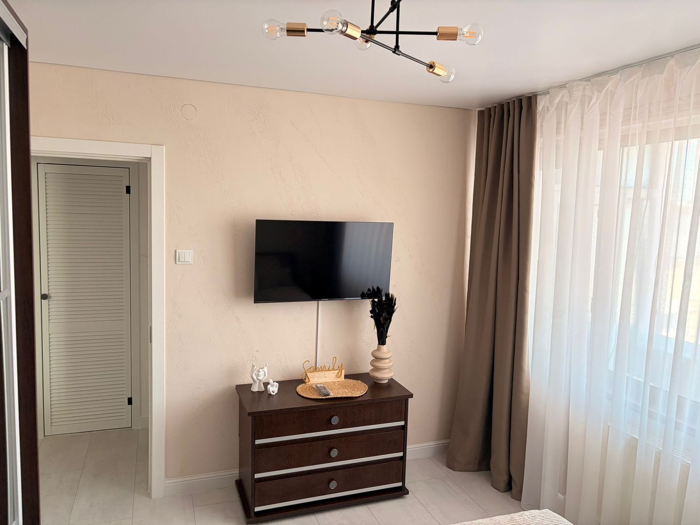 De inchiriat apartament cu 2 camere zona centrala - Poză 11