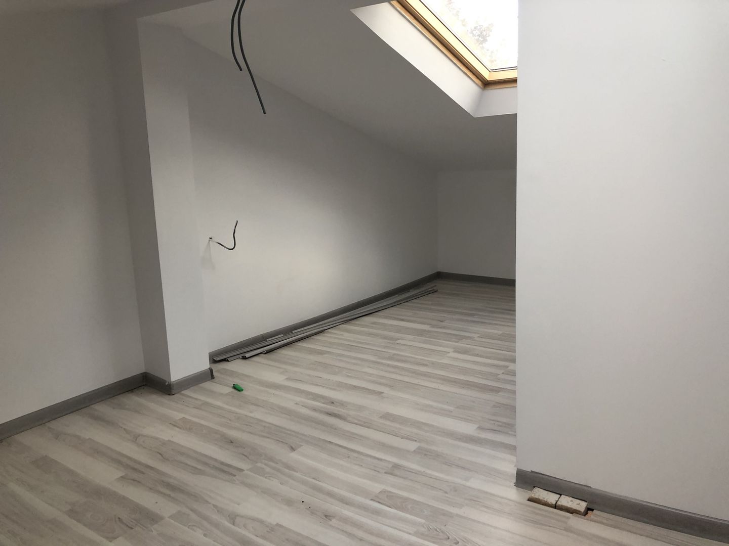 Casa noua în Giulesti de închiriat - curte 220mp - Poză 14