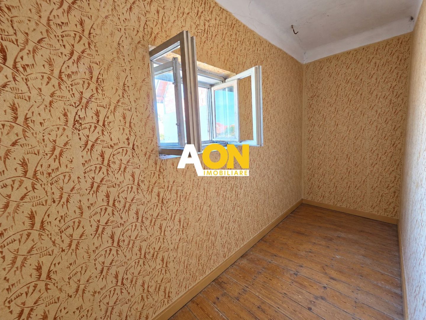 Casa traditionala, 3 camere, la asfalt, 1685 mp teren, Ciugud - Poză 11