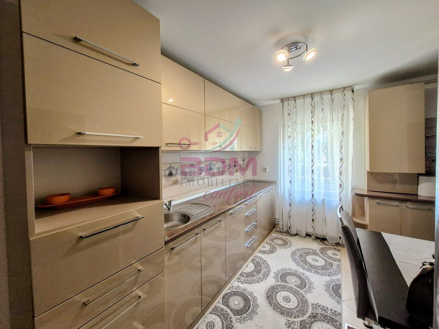 COMISION 0 I Apartament 3 camere | la cheie | etaj intermediar - Poză 1