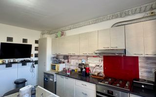 Apartament cu 3 camere -zona Eroilor Floresti - Poză 4