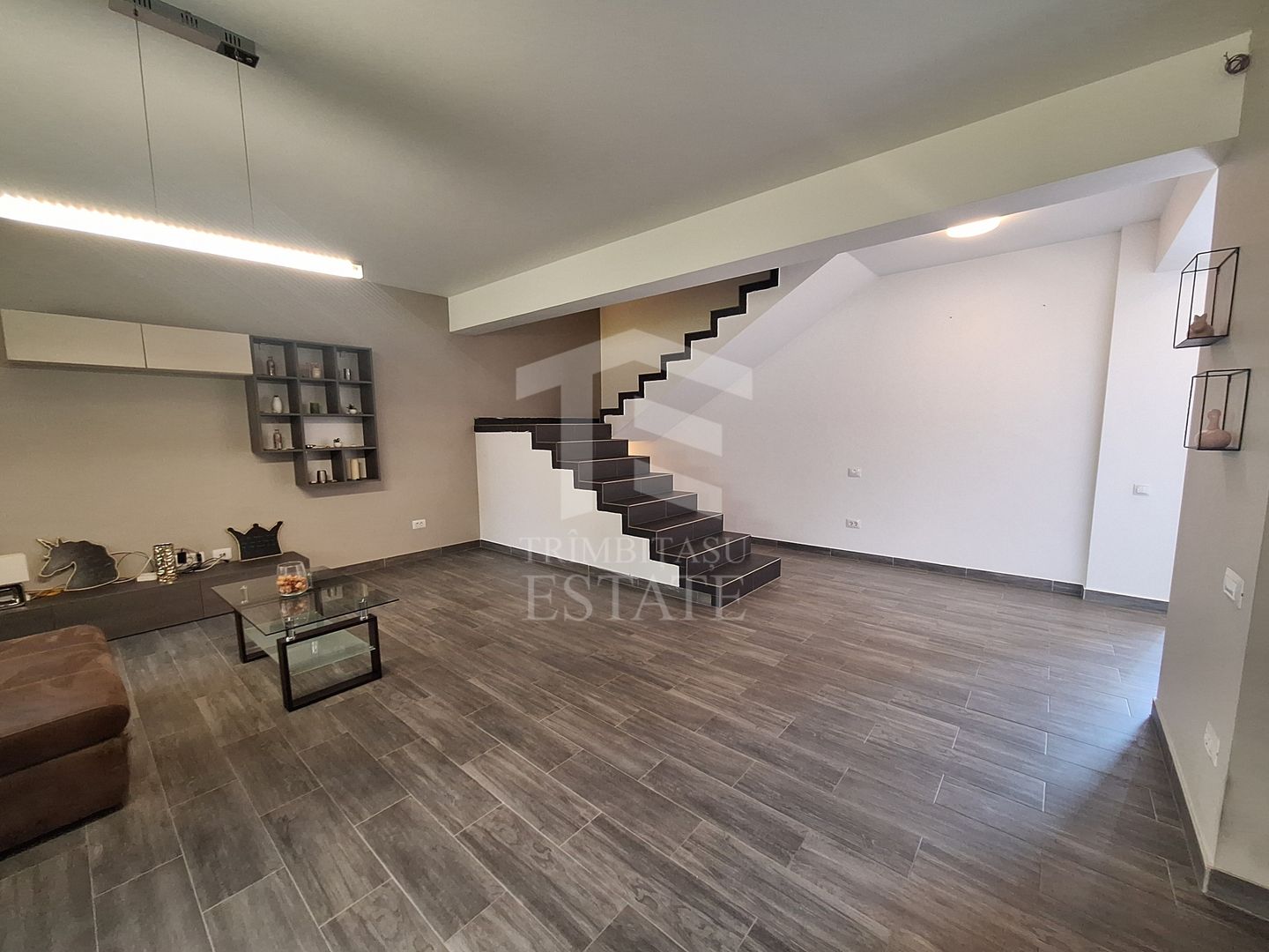 Duplex 4 cam 3 bai parcare&curte Prelungirea Ghence str. Maracineni - Poză 12