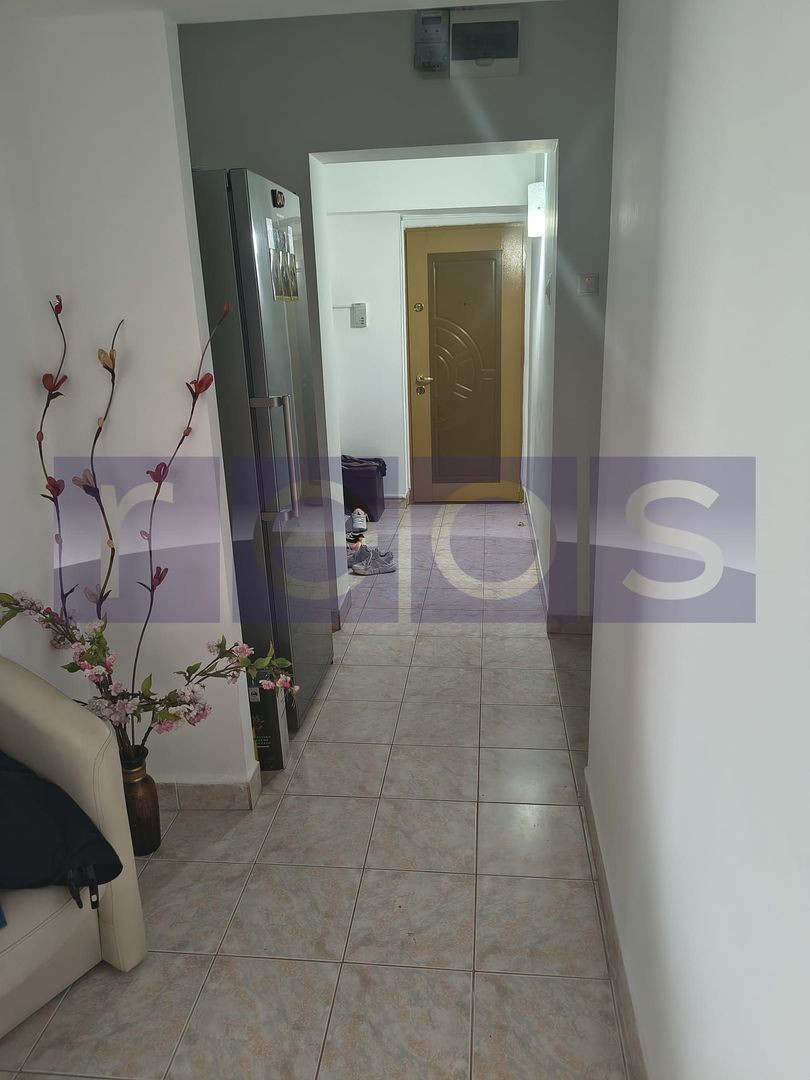 VANZARE 4 CAMERE DECOMANDAT -PARCARE -BULEVARDUL  GHENCEA - Poză 2