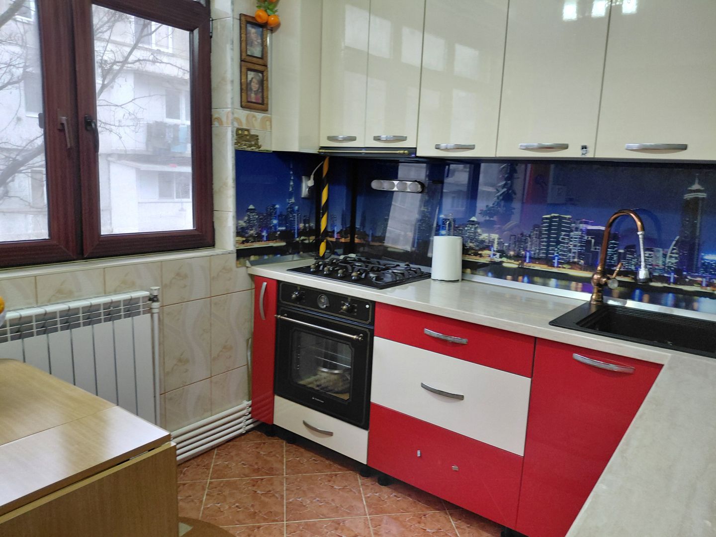 Garsonieră etaj 1, zonă Mall – mobilată și utilată, 28 mp - Poză 1