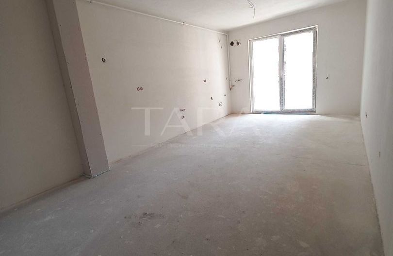Apartament semifinisat cu terasă și parcare în Florești. - Poză 3