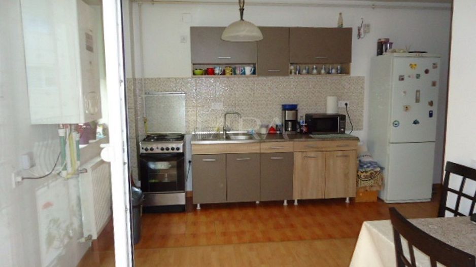 Apartament cu 3 camere de vânzare in Floresti, zona Florilor. - Poză 1