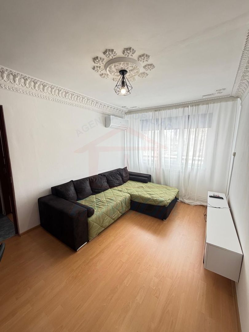 Vanzare apartament cu 4 camere in Micro 39b( k-uri), etaj 1, - Poză 1