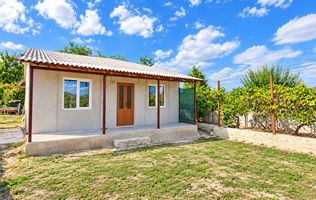CASĂ DE VÂNZARE – 80 m² | 2 CAMERE + LIVING | 13 ARI | RUSENI ANENI NOI