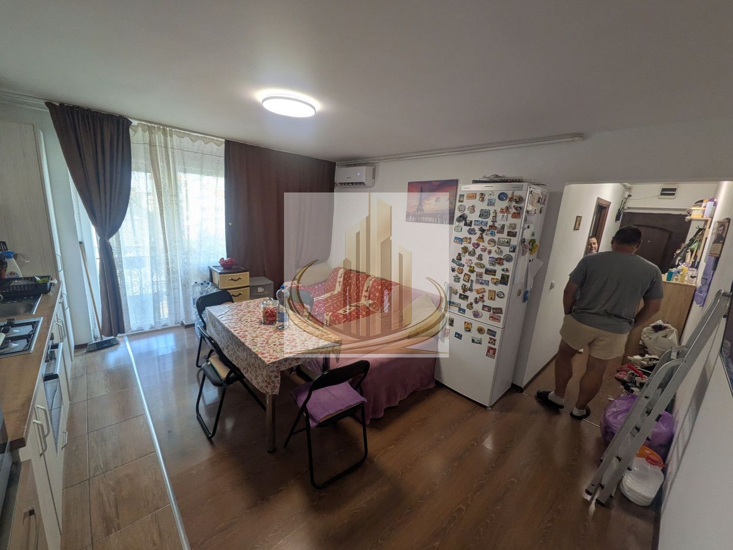 : apartament  de vanzare 3 camere, zona Modern - Poză 2