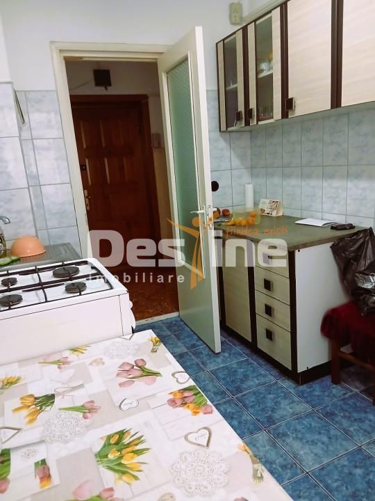 Apartament cu 3 camere de vanzare zona centrala - Poză 6