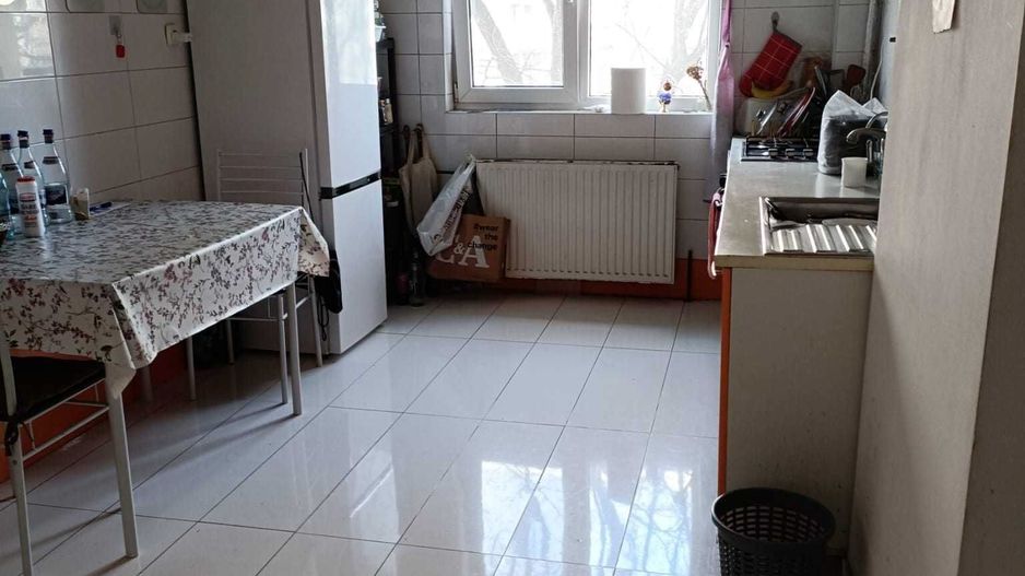 Apartament 3 camere zona Bd. Chisinau - Club Miramar - Poză 1