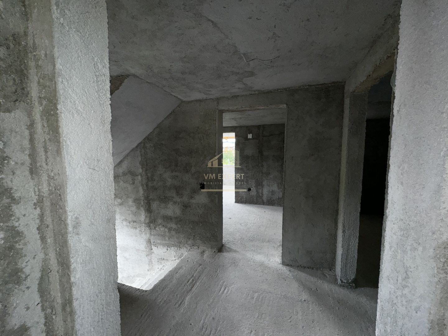 VILA 5 CAMERE, ZONA ULTRA CENTRALA, CAMPULUNG MUSCEL, TEREN 500 MP - Poză 19