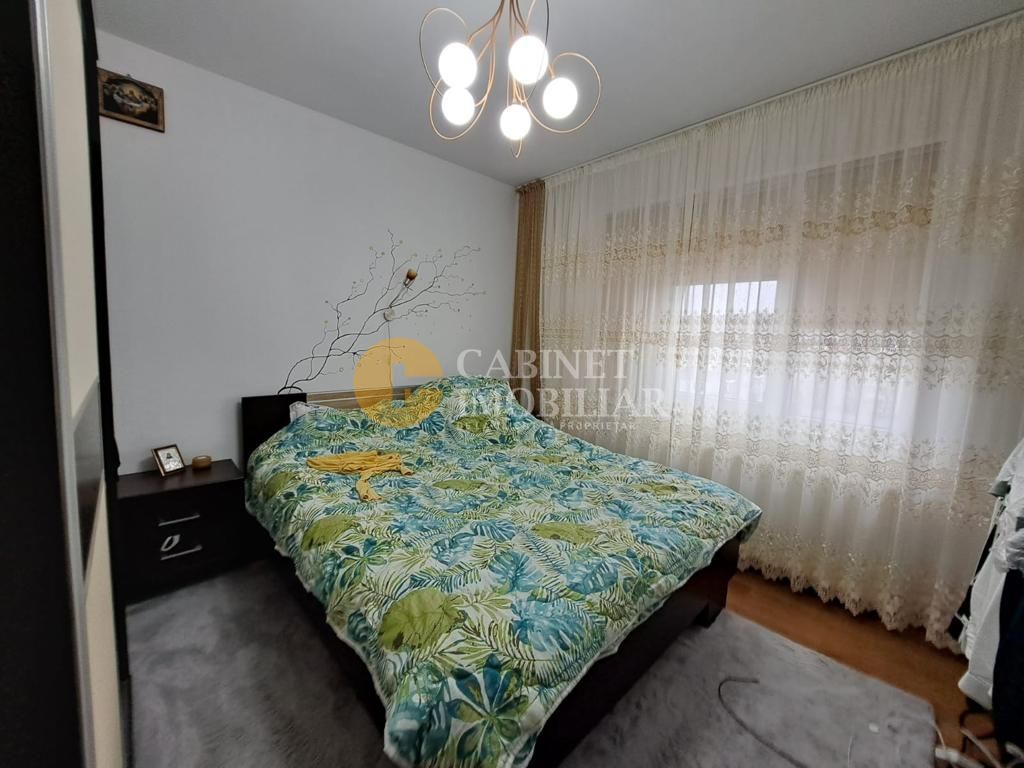 Apartament 3 camere decomandat etaj intermediar Piata Voievozilor - Poză 2