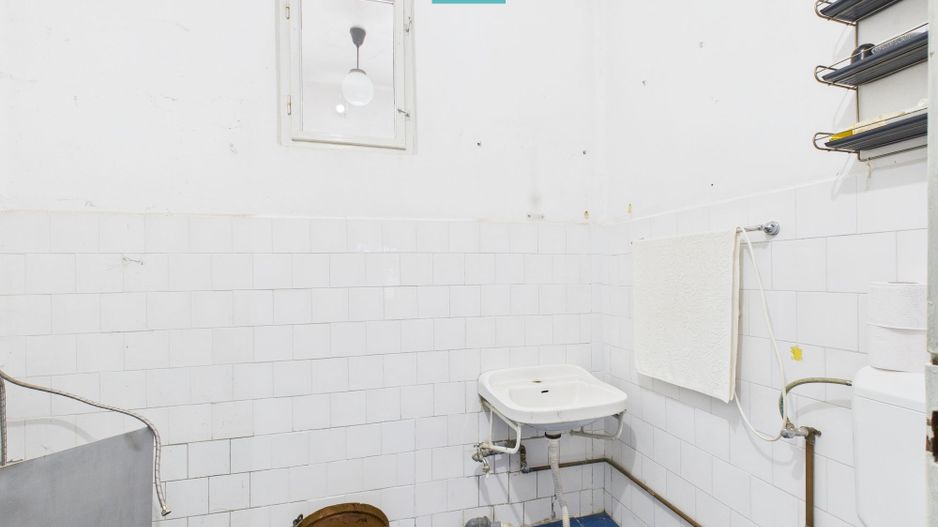 Casă cu teren generos, zonă centrală, Curtici - Poză 11