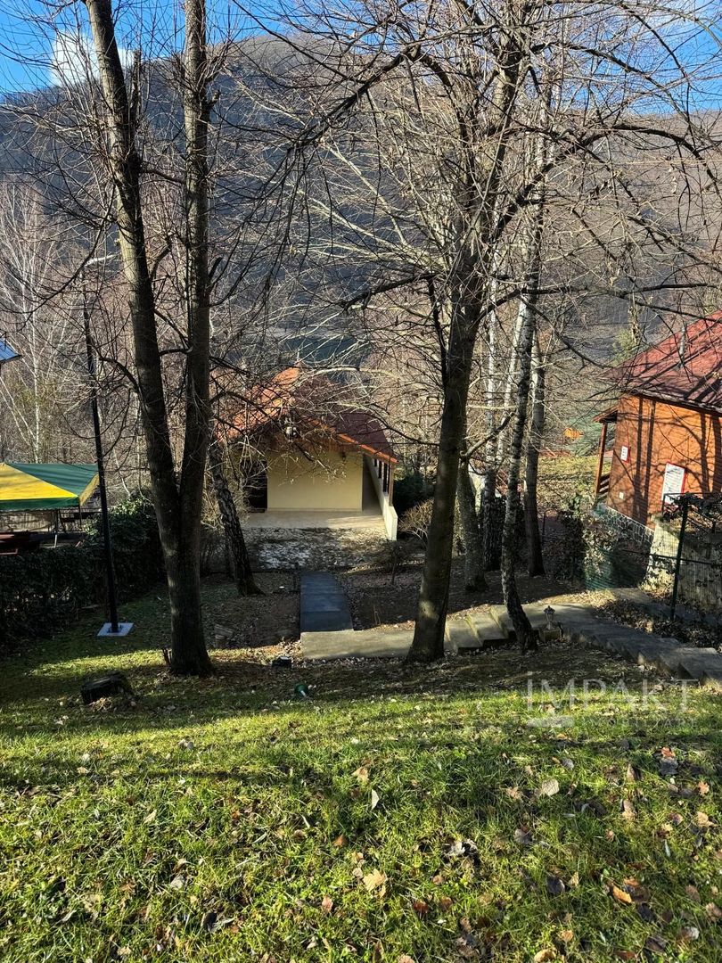 Casa de vacanta pe malul Lacului Tarnita, 650 m2 teren - Poză 3