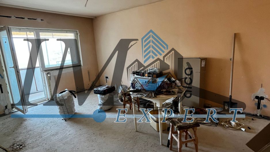 Apartament semi renovat de vânzare in Sebeș - Poză 1