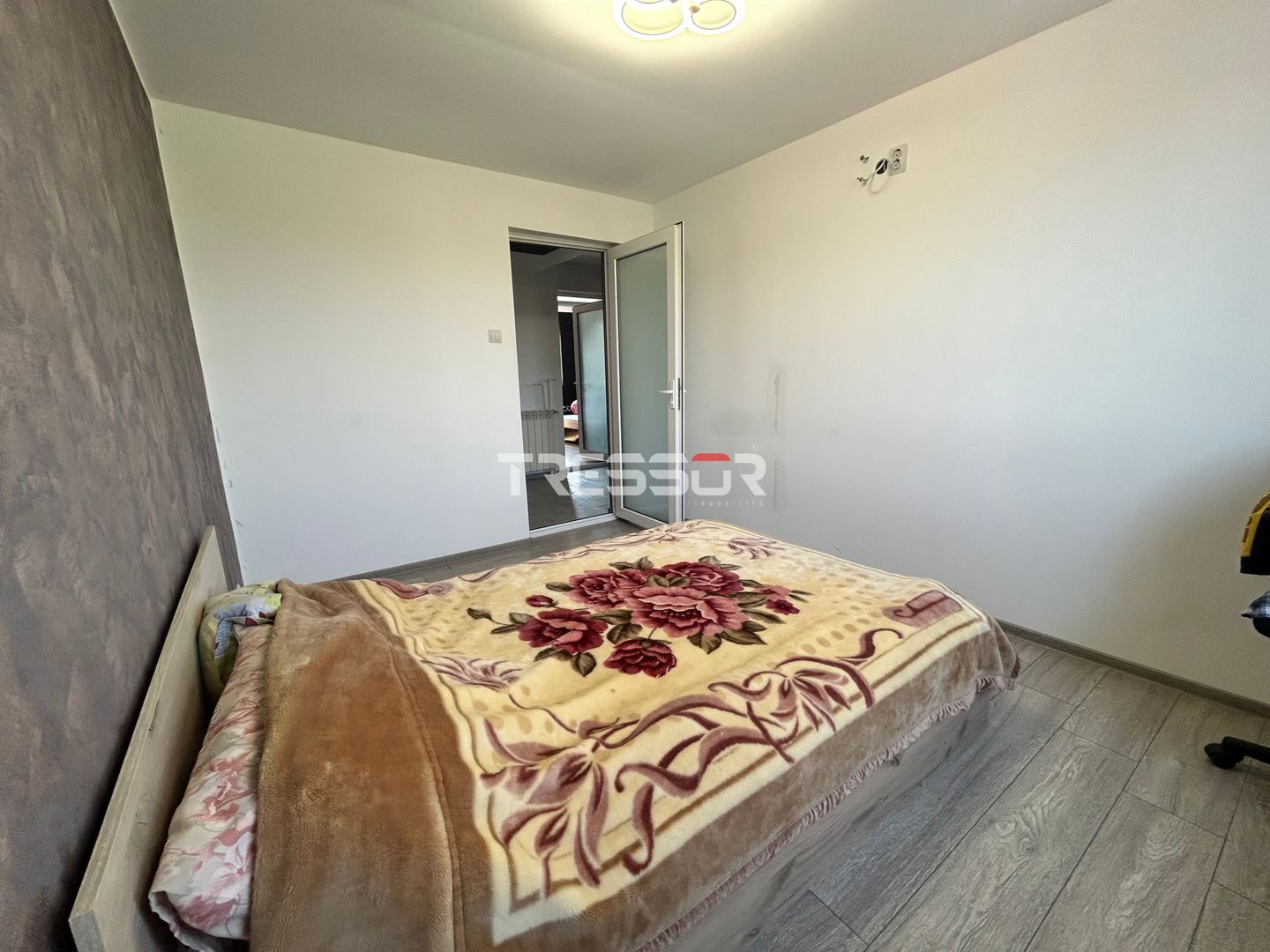 Casă P+1E cu terasă circulabilă, garaj amenajat și finisaje moderne - Poză 19