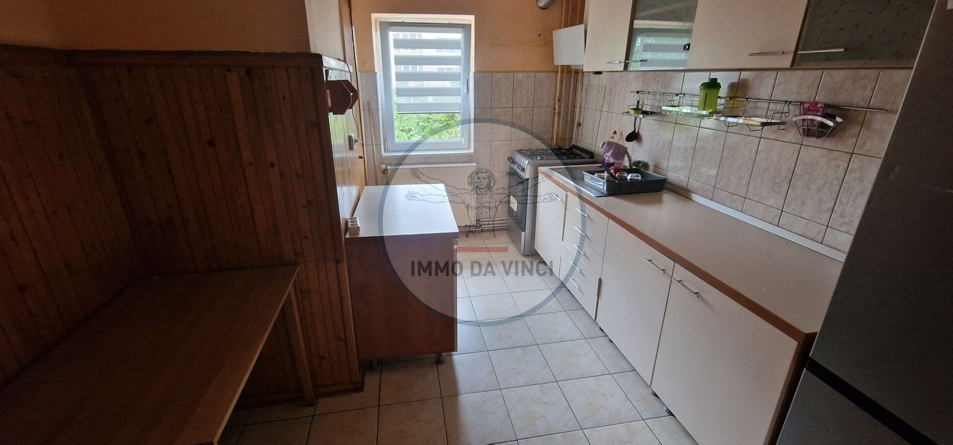 Apartament cu 4 camere decomandate pe Bulevardul Titulescu - Poză 3