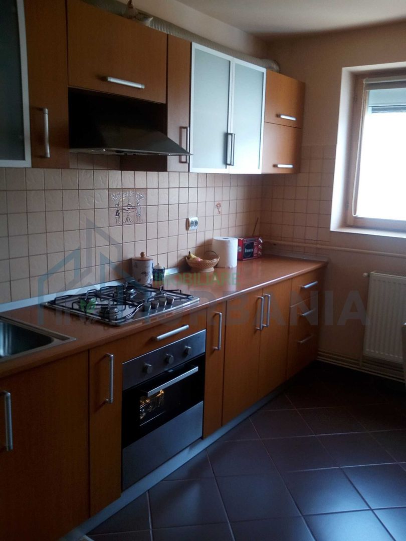 Apartament 3 camere renovat, zona Esplanada, Pașcani - Poză 1
