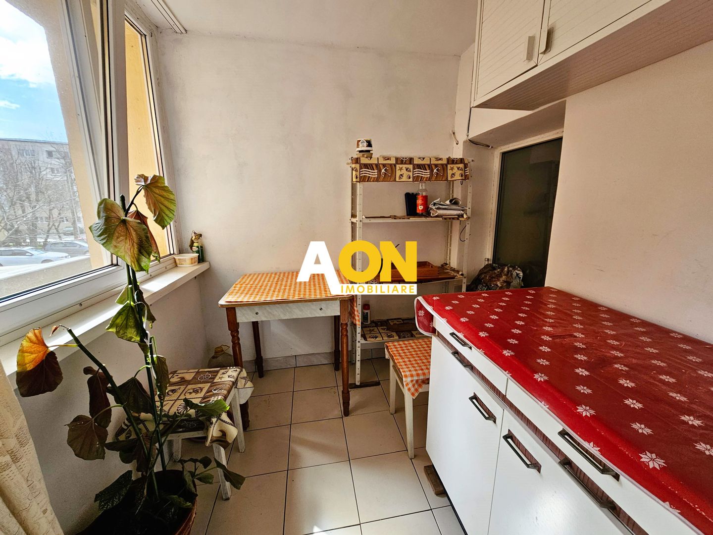 Apartament 3 camere, 2 bai, 2 balcoane, etaj 1, zona Liceului Sportiv - Poză 2