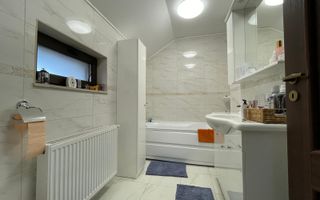 Casa  cu 4 Camere si Garaj in Cartierul Someseni, Cluj-Napoca - Poză 10