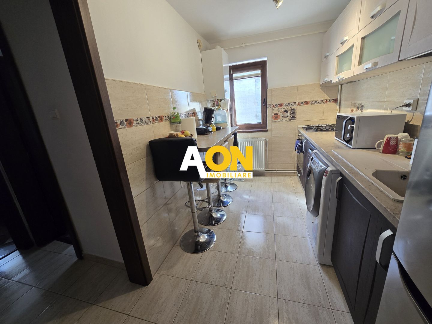 Apartament 2 Camere, Etaj 1, Zona Cetate, Complet Renovat si Utilat - Poză 2