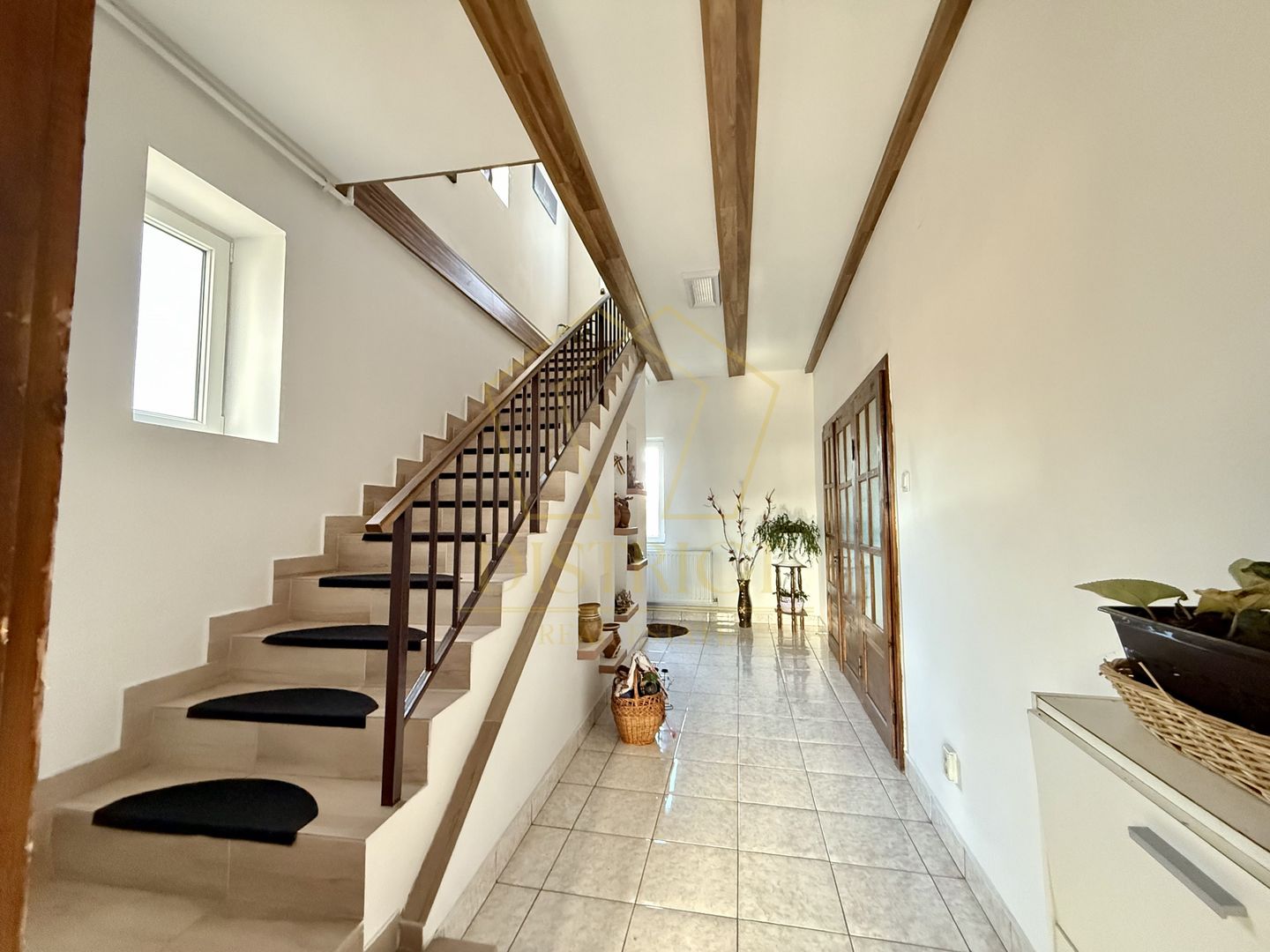 Duplex D+P+1E+M cu 7 camere | Utvin - Poză 4