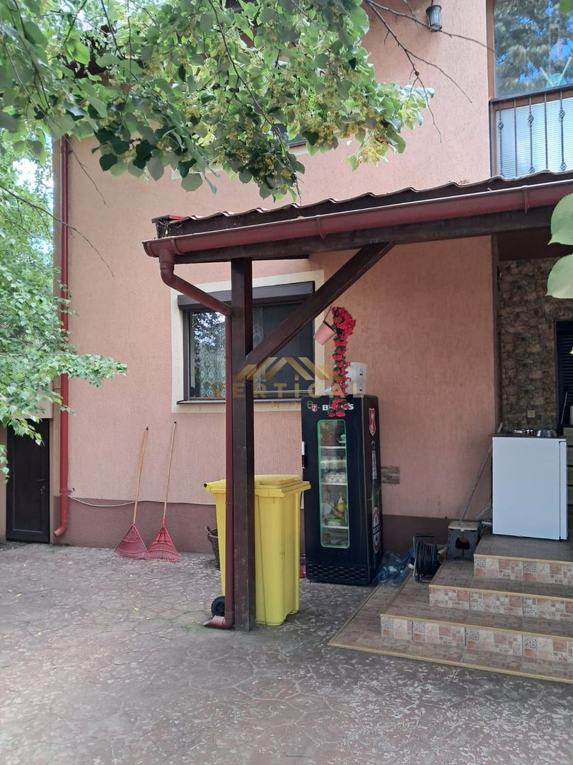 Casă deosebită, Zona Miorița – Comuna Berceni, Curte amenajată - Poză 2