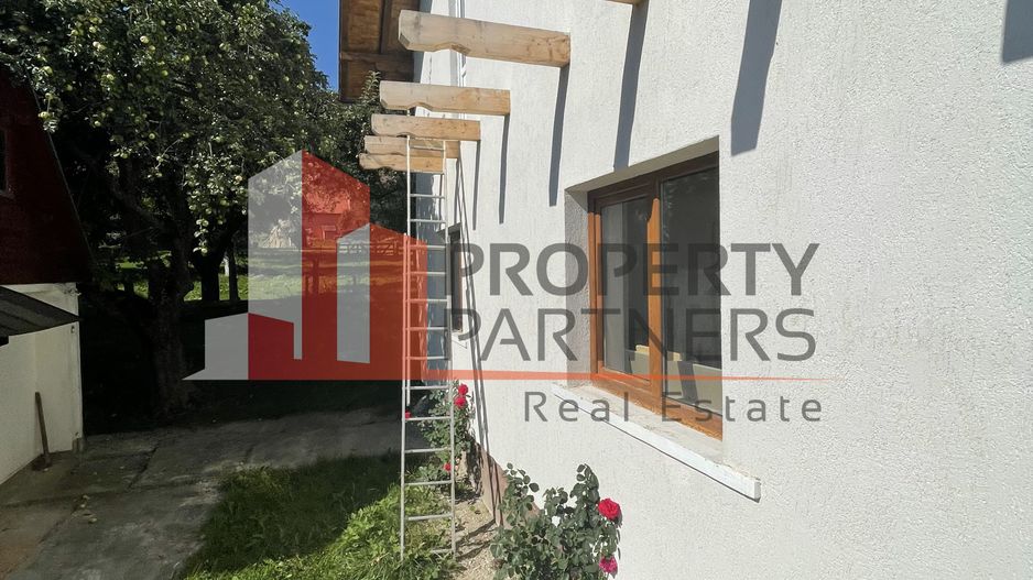 Casa Batraneasca Reconditionata Tohanita Bran 2300 mp Teren - Poză 4