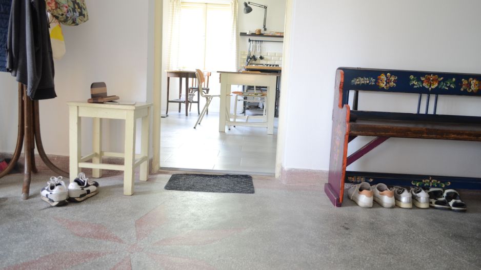 Casa renovata la tara complet mobilata si utilata - Poză 16