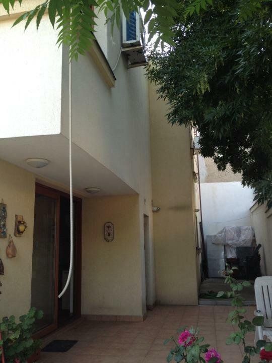 Vilă de vânzare în Sectorul 2, locuit plus potenţial pentru venit pasiv - Poză 1