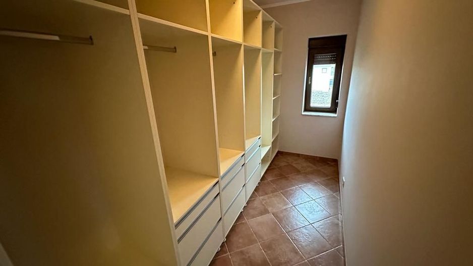 VILA  - ARADULUI. -British - Poză 38