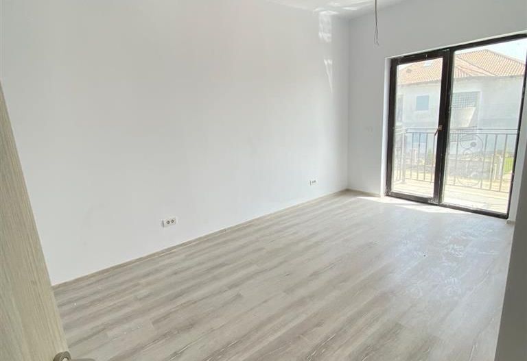 Vand duplex P+E 120mp 3 bai 4 dormitoare Mosnita Noua - Poză 18