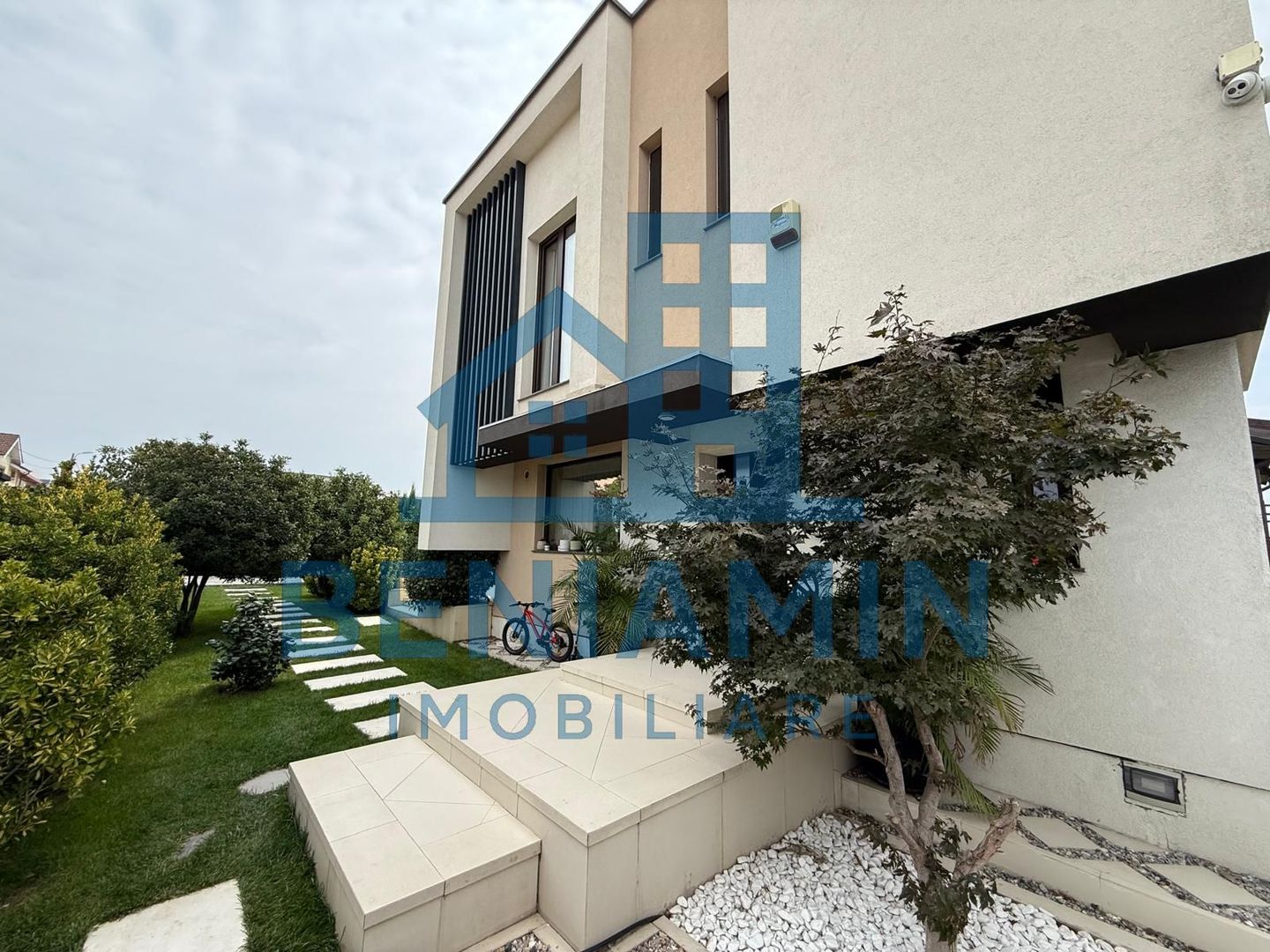 Vila ultramoderna Consul cu piscina si design impresionant - Poză 3