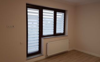 DE ÎNCHIRIAT: Apartament 3 camere – Piața Victoriei - Poză 1