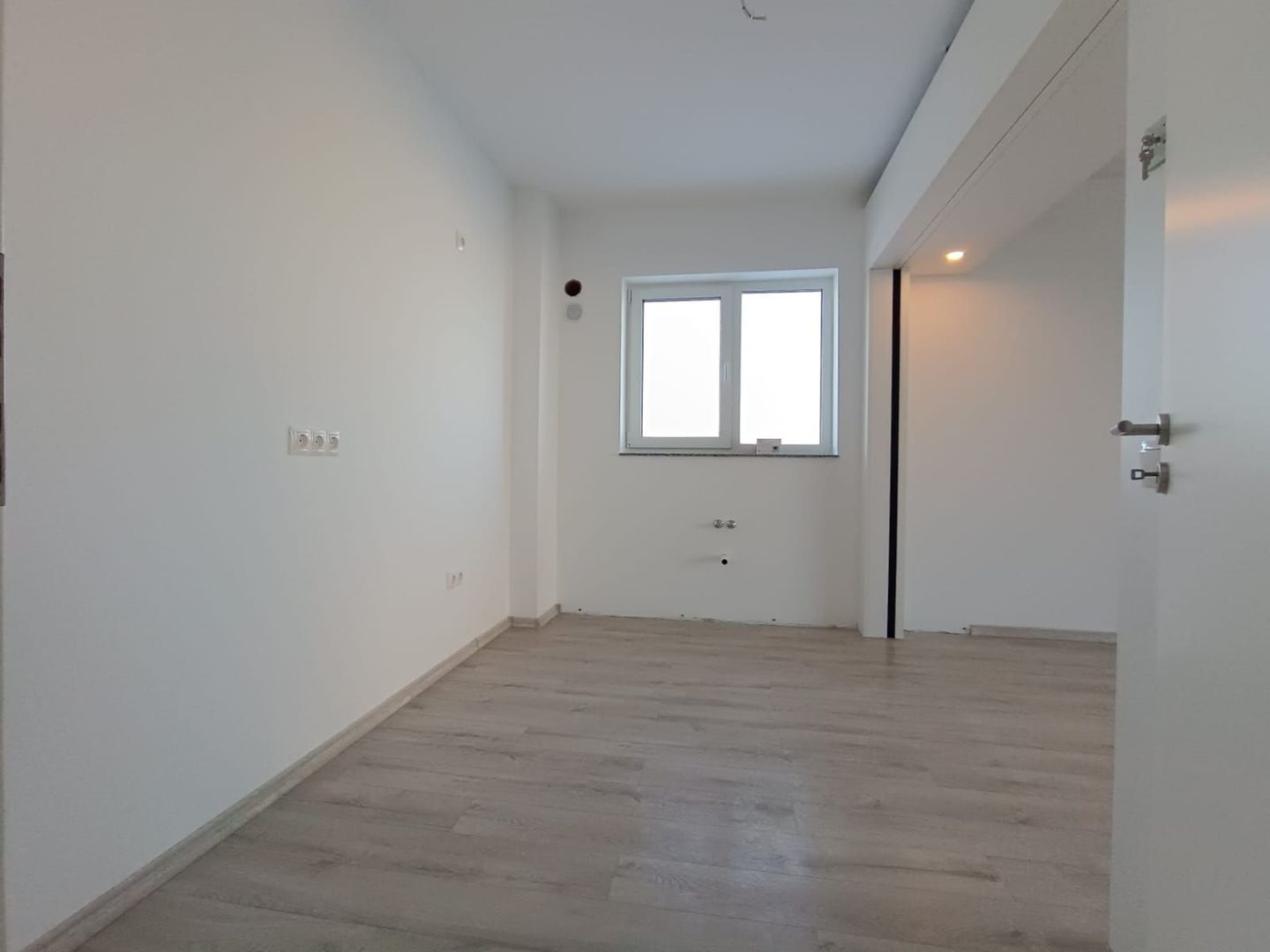 Oferim spre vanzare apartament 2 camere modern cu pereti retractabili - Poză 11