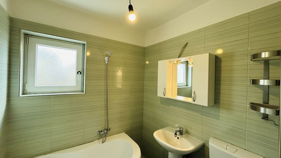 Apartament 2 camere, la cheie, balcon, boxa, loc de parcare - Poză 4