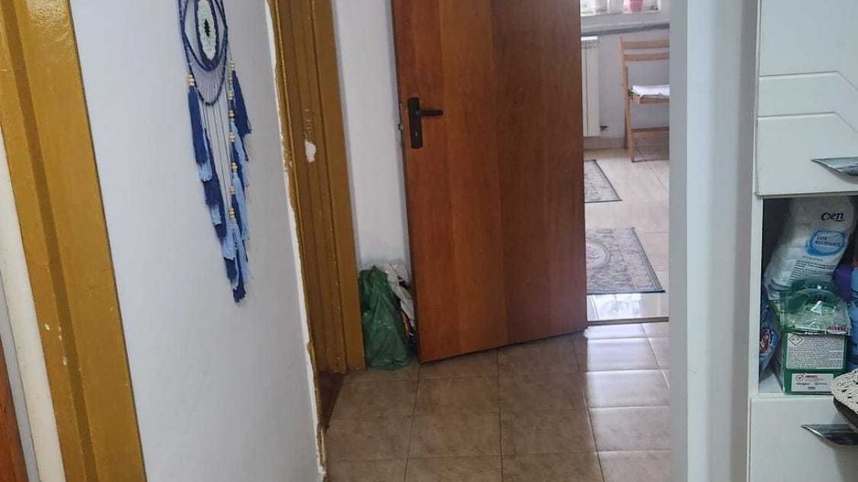 Vanzare Apartament 3 camere, 64 mp, centrală proprie, boxă 17 mp, lângă metrou - Poză 3