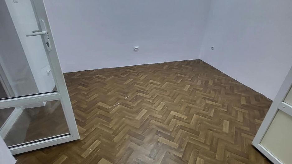 Casa de inchiriat. curte, centrala proprie, zona centrala. metrou 7min - Poză 3