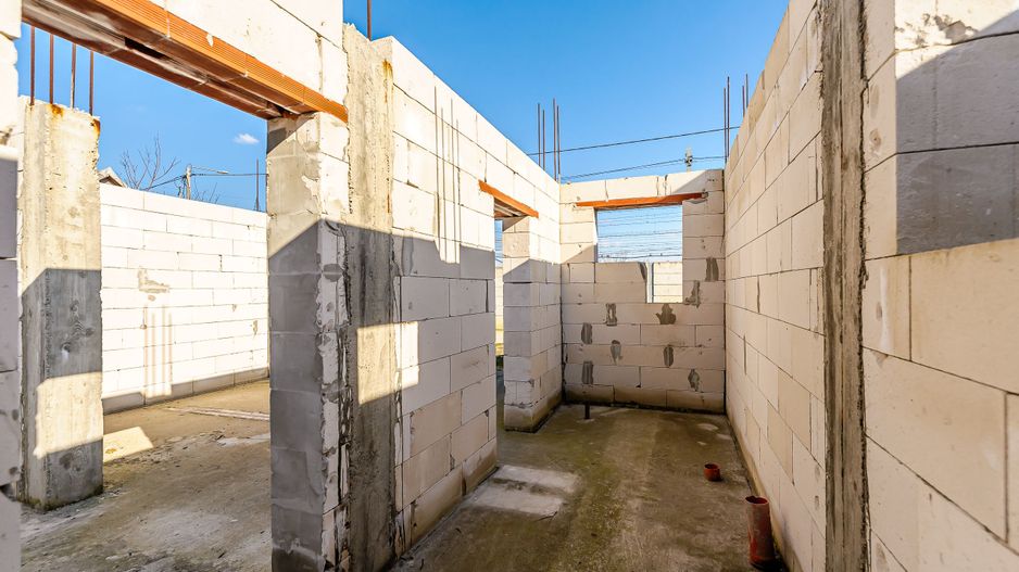 Rezervat! - Casă în stadiul de construcție, 6 Vânători - Poză 4