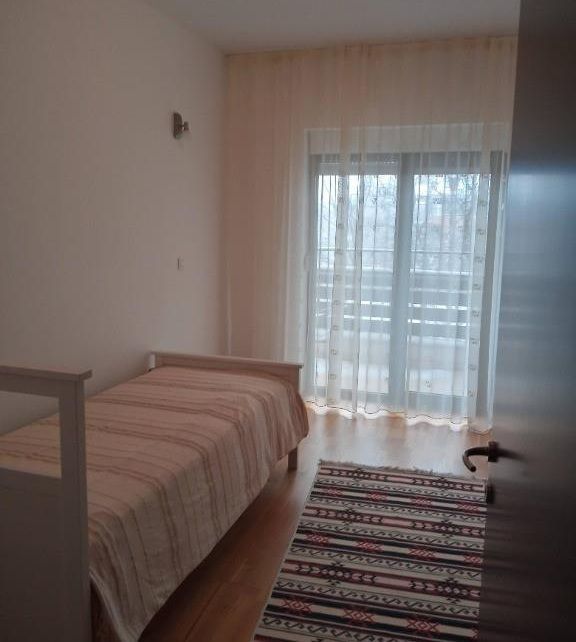 Închiriez apartament 3 camere cu acces la piscina Aleea Privighetorilor - Poză 9