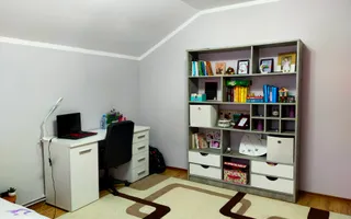 Casa cu 3 apartamente în Dumbravita aproape de pădure - Poză 18
