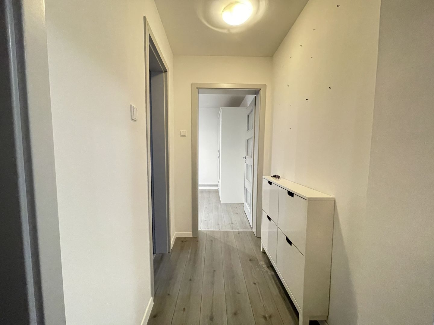 Apartament amenajat frumos,mobilat si utilat - Poză 7