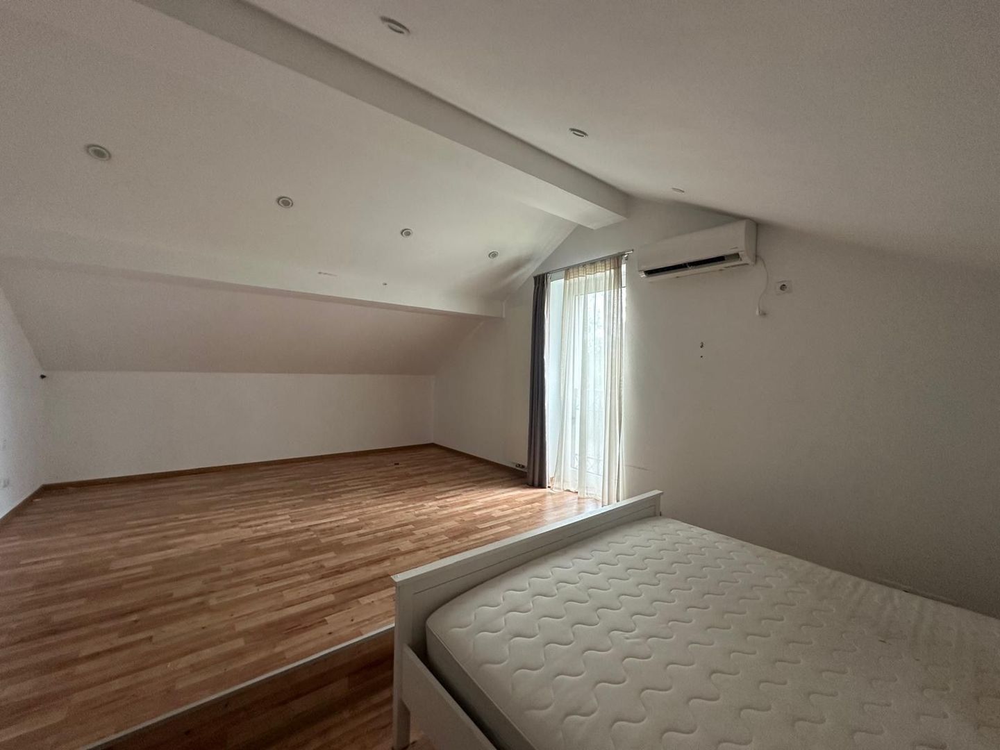 Vila 6 camere || Erou Iancu Nicolae || Garaj - Poză 5