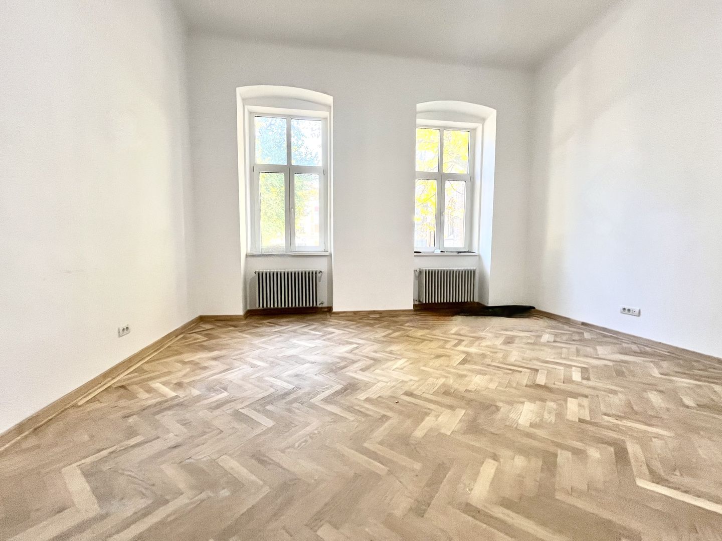 Apartament 2 camere, renovat integral, pretabil birou, zona Centrala - Poză 2