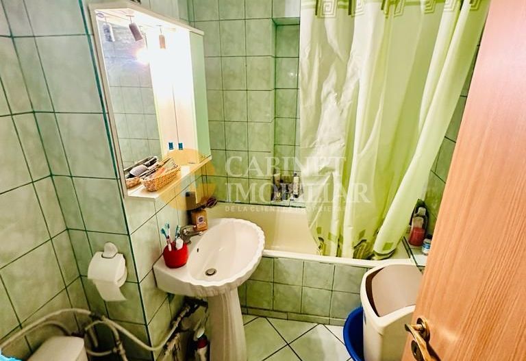 4 Camere Decomandat - Etaj 1 - Bloc din 1989 - Zona CUG - Poză 8