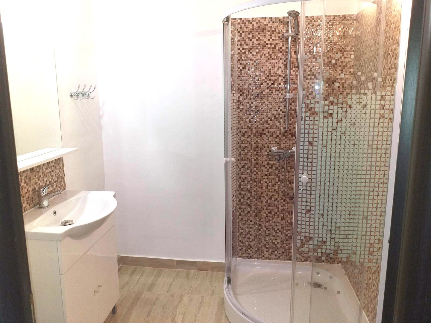 2 camere decomandat renovat complet, 5 minute metrou Costin Georgian - Poză 7