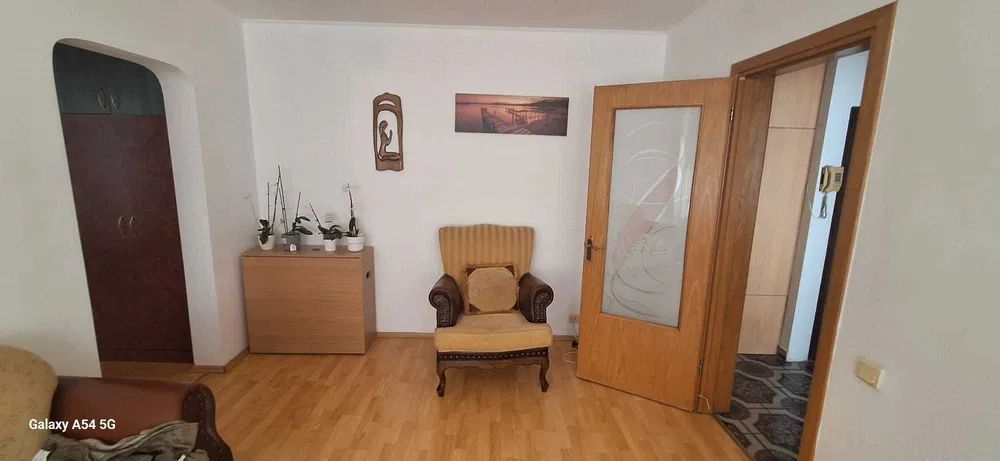 APARTAMENT LUMINOS SI SPATIOS METROU IANCULUI COMISION 0 - Poză 1