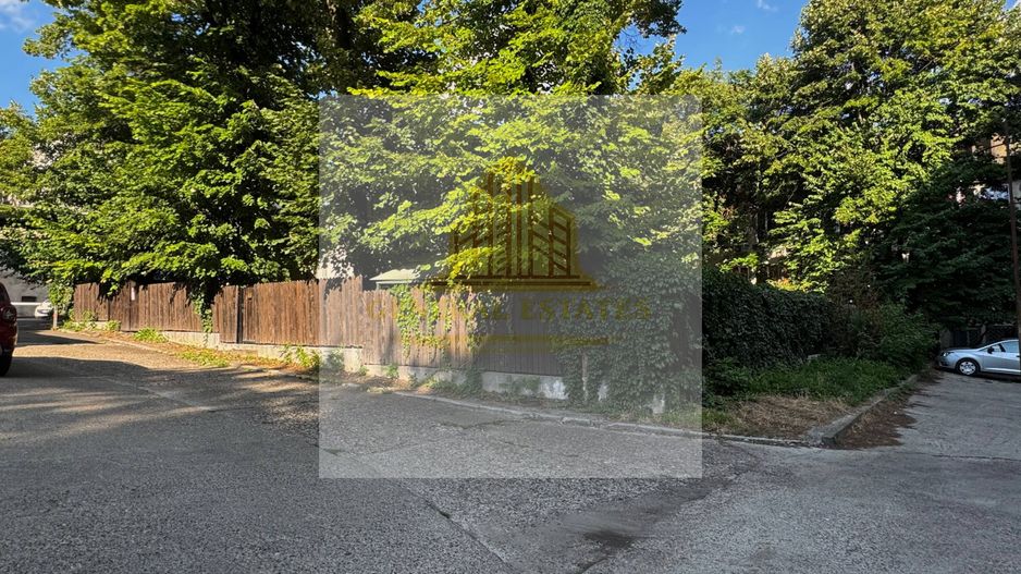 Spre Vânzare Proprietate remarcabilă cu 6 camere în inima Iașului ! - Poză 20